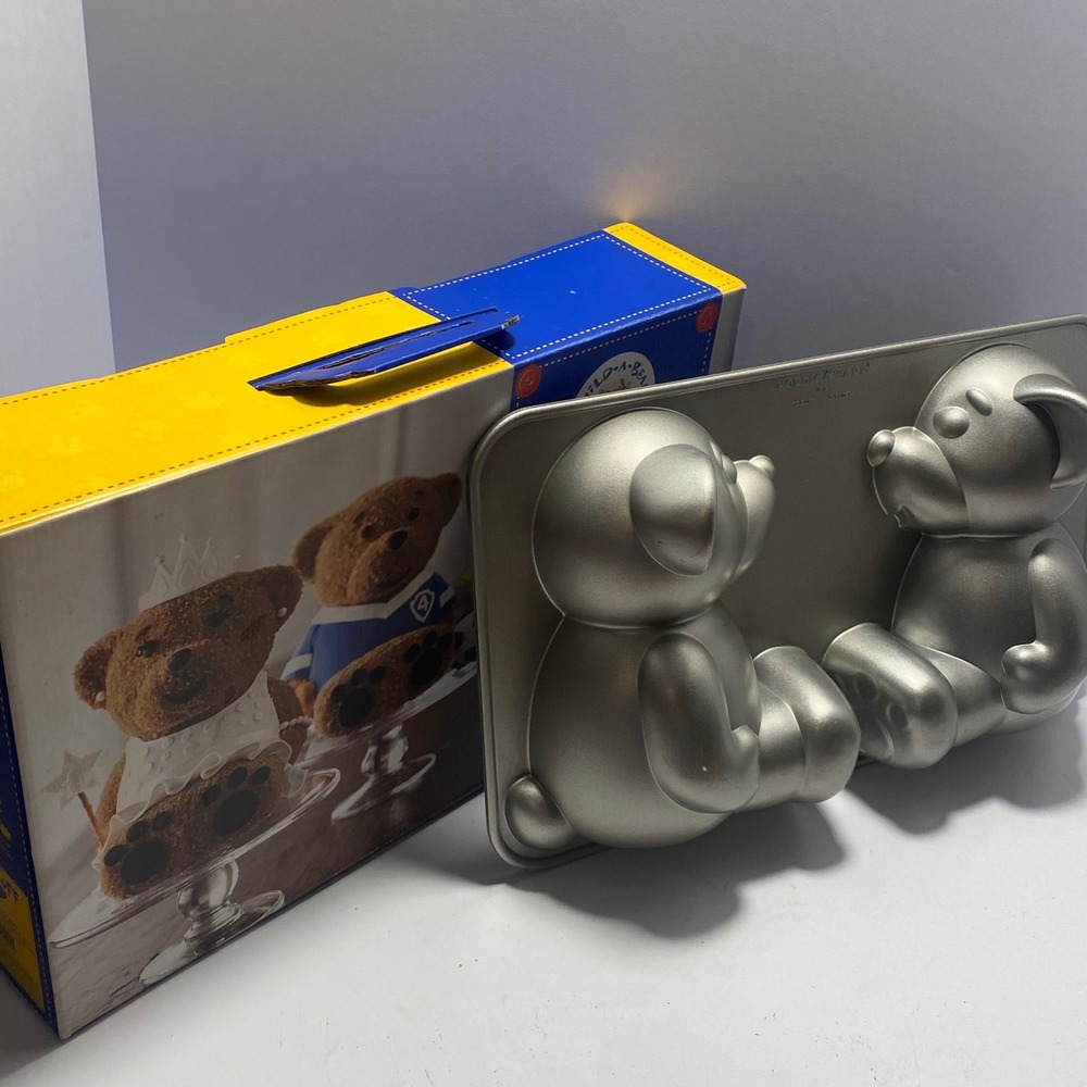 Nordic Ware Build-A-Bear Workshop 3D Cake Pan Silver Excellent 10 Cup USA Made